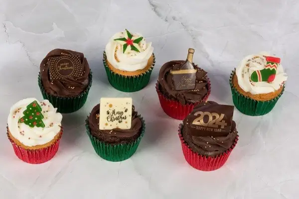 Merry Christmas and Happy New Year Cupcakes